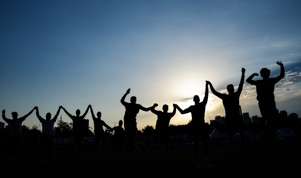 但始终未能, 禁区