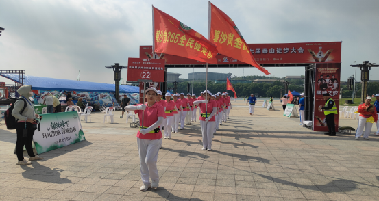 DthJI, 队员们身着 DthJI, 队员们身着