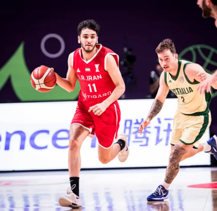 利亚之间的 利亚之间的