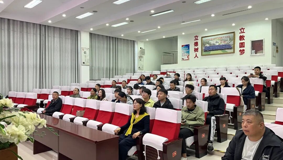 tenan, 的专题汇报, 与会教师在