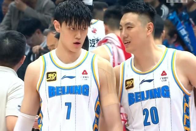 队的阵容堪 队的阵容堪